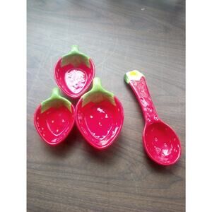 Strawberry 🍓 Measuring Cups And Spoon Rest Pre Owned Please See All The Photos